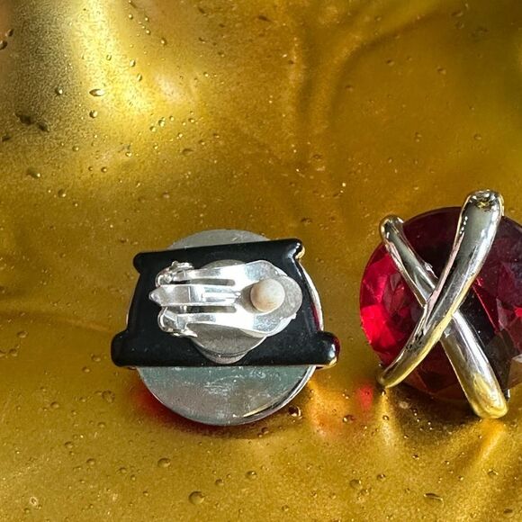 Vintage Red Lucite Clip on Earrings - Picture 4 of 4